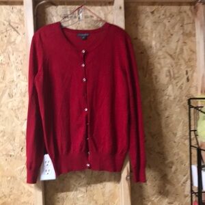 COVINGTON sweater; 9 buttons